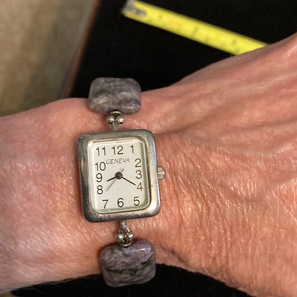 Geneva Amethyst cabochon gemstone magnetic watch - Picture 6 of 10